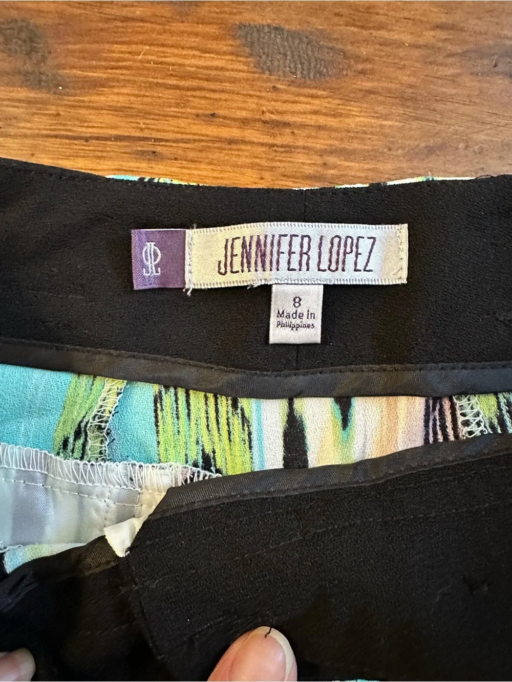 Jennifer Lopez JLo Southwestern Ikat Cuffed Dress Shorts Size 8